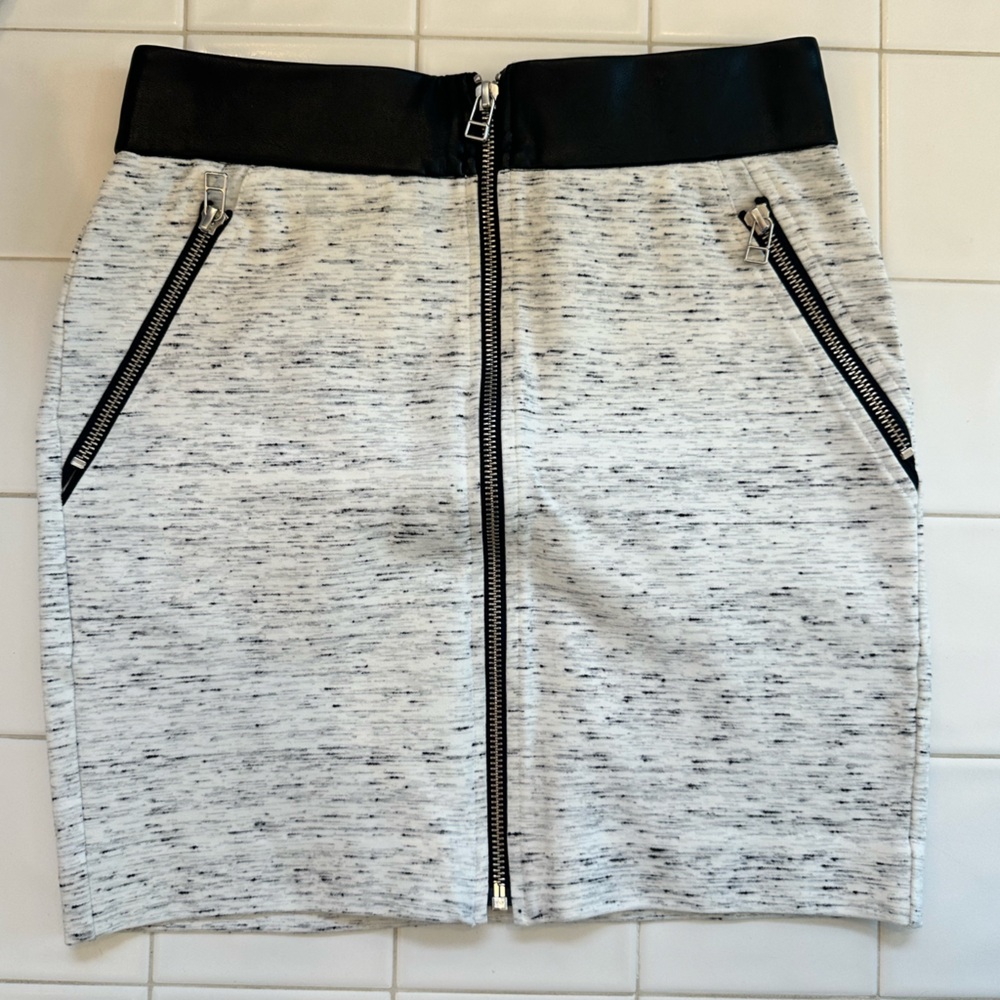 Aritzia Wilfred Free mini skirt. Like new